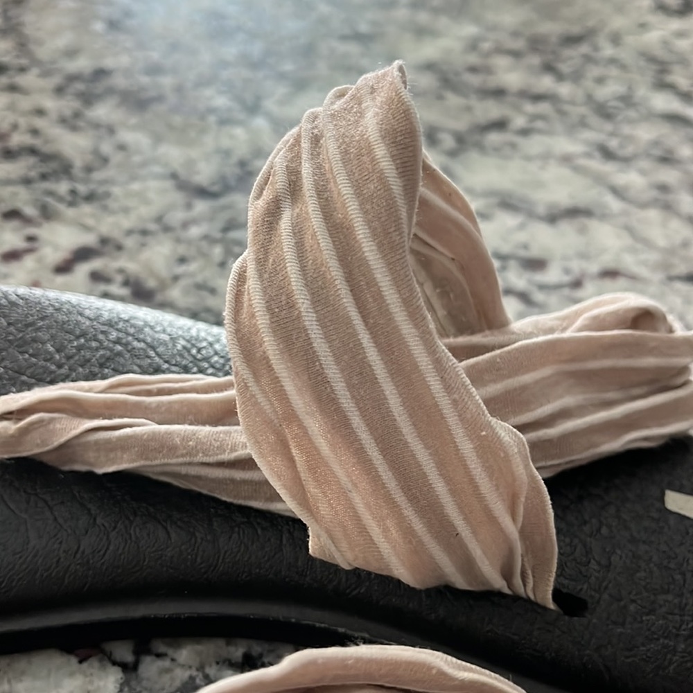 Sanuk Yoga Sling Sandal; flip-flops; beige/white stripe; womens size 8 - Picture 2 of 5